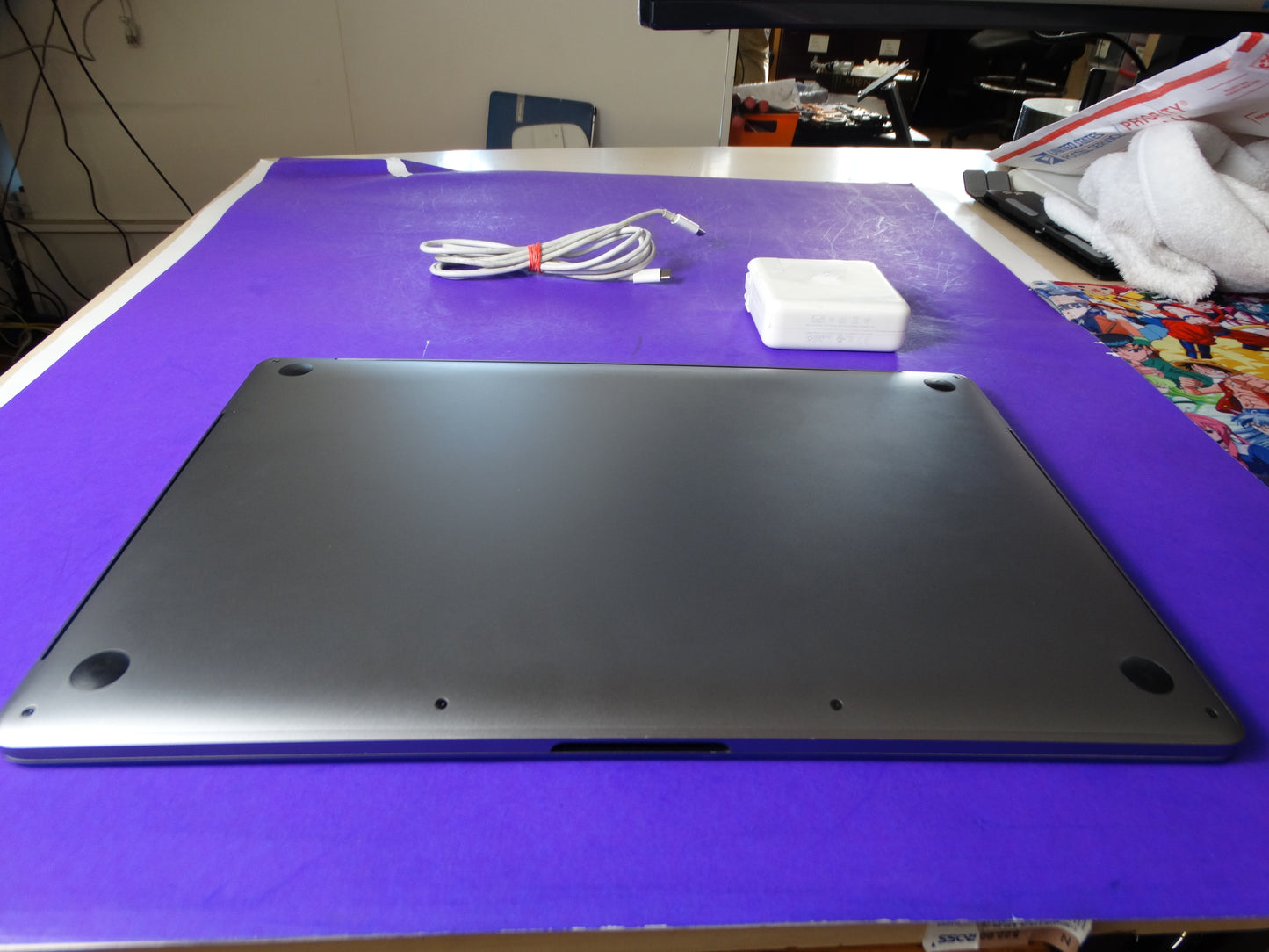 Apple MacBook Pro 15.4" (A1707) – 2.9GHz i7 Quad | 16GB RAM | 512GB SSD | macOS 13.6.8 | 99 Battery Cycles - WeBuyElectronic