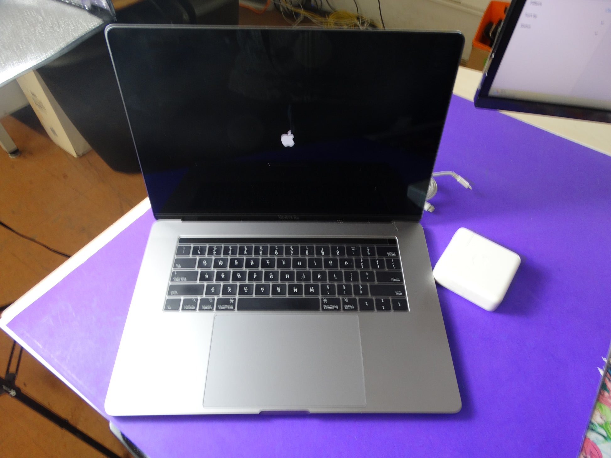 Apple MacBook Pro 15.4" (A1707) – 2.9GHz i7 Quad | 16GB RAM | 512GB SSD | macOS 13.6.8 | 99 Battery Cycles - WeBuyElectronic