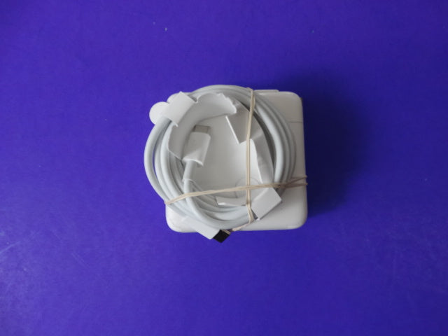 MacBook Air M2 A2338 – 24GB RAM | 1TB SSD | 100% Battery | macOS 26.0.1 - WeBuyElectronic