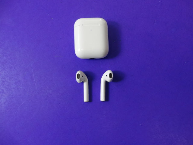 Apple AirPods 1st Gen – Original Wireless Bluetooth Earbuds - WeBuyElectronic