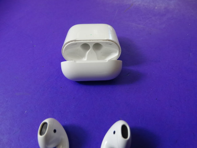 Apple AirPods 1st Gen – Original Wireless Bluetooth Earbuds - WeBuyElectronic