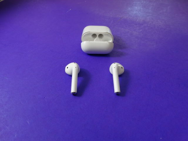 Apple AirPods 1st Gen – Original Wireless Bluetooth Earbuds - WeBuyElectronic