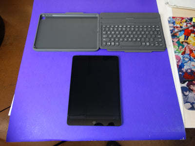 Apple iPad 9 10.2” – 64GB Wi-Fi/Cellular + Keyboard Case Combo