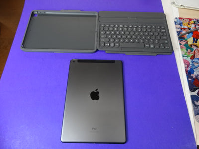 Apple iPad 9 10.2” – 64GB Wi-Fi/Cellular + Keyboard Case Combo