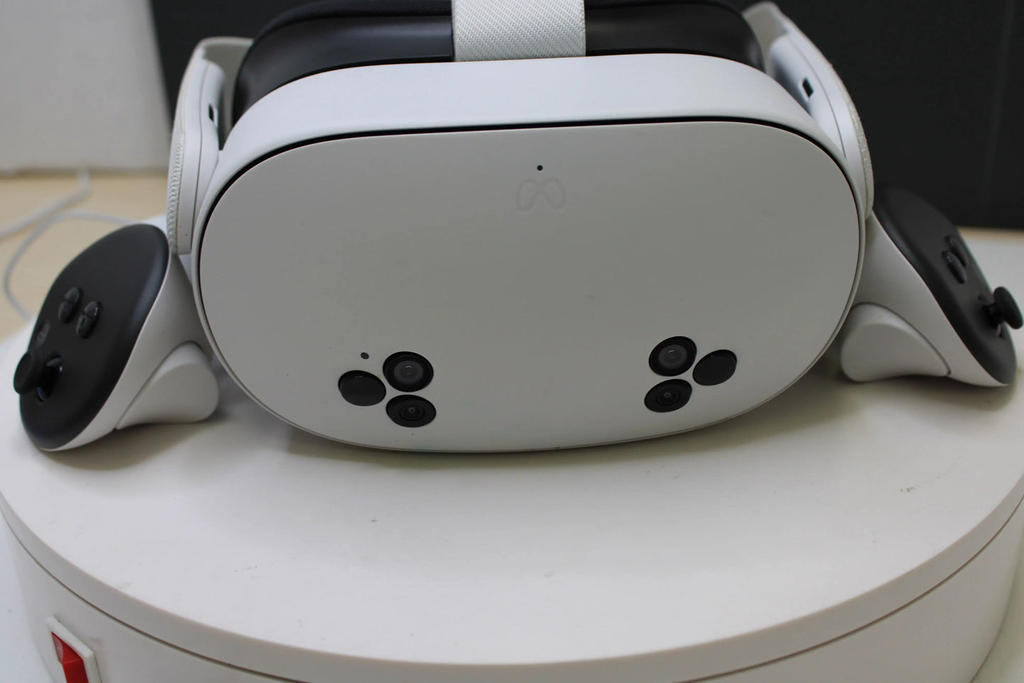 Meta Quest 3 VR Headset 128GB – All-in-One Wireless Virtual Reality System (White) - WeBuyElectronic