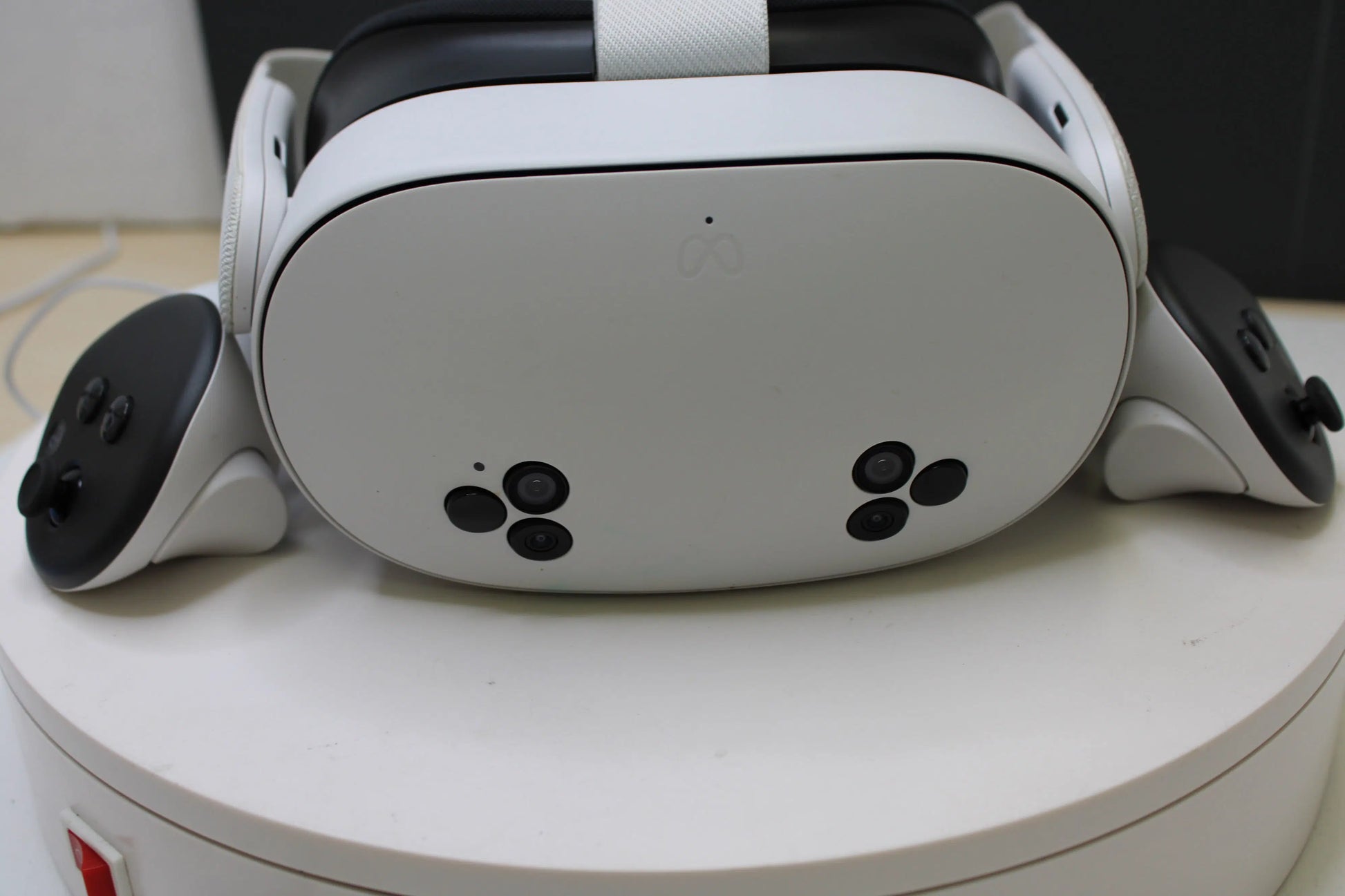 Meta Quest 3 VR Headset 128GB – All-in-One Wireless Virtual Reality System (White) - WeBuyElectronic