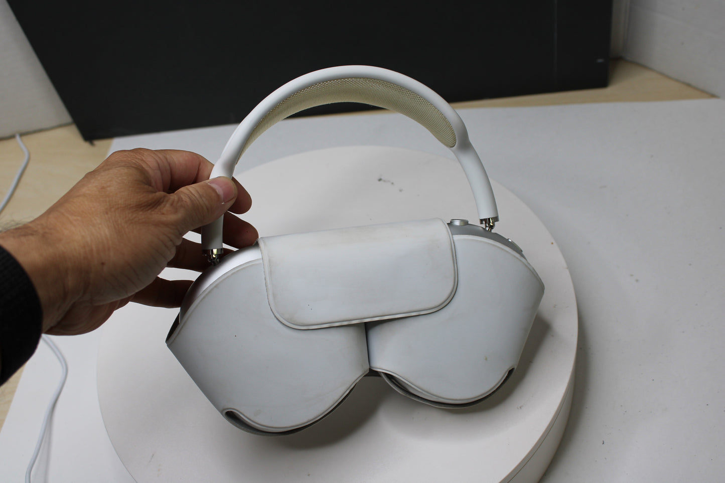 Apple AirPods Max Wireless Over-Ear Headphones – Silver (USB-C, Active Noise Cancelling)
