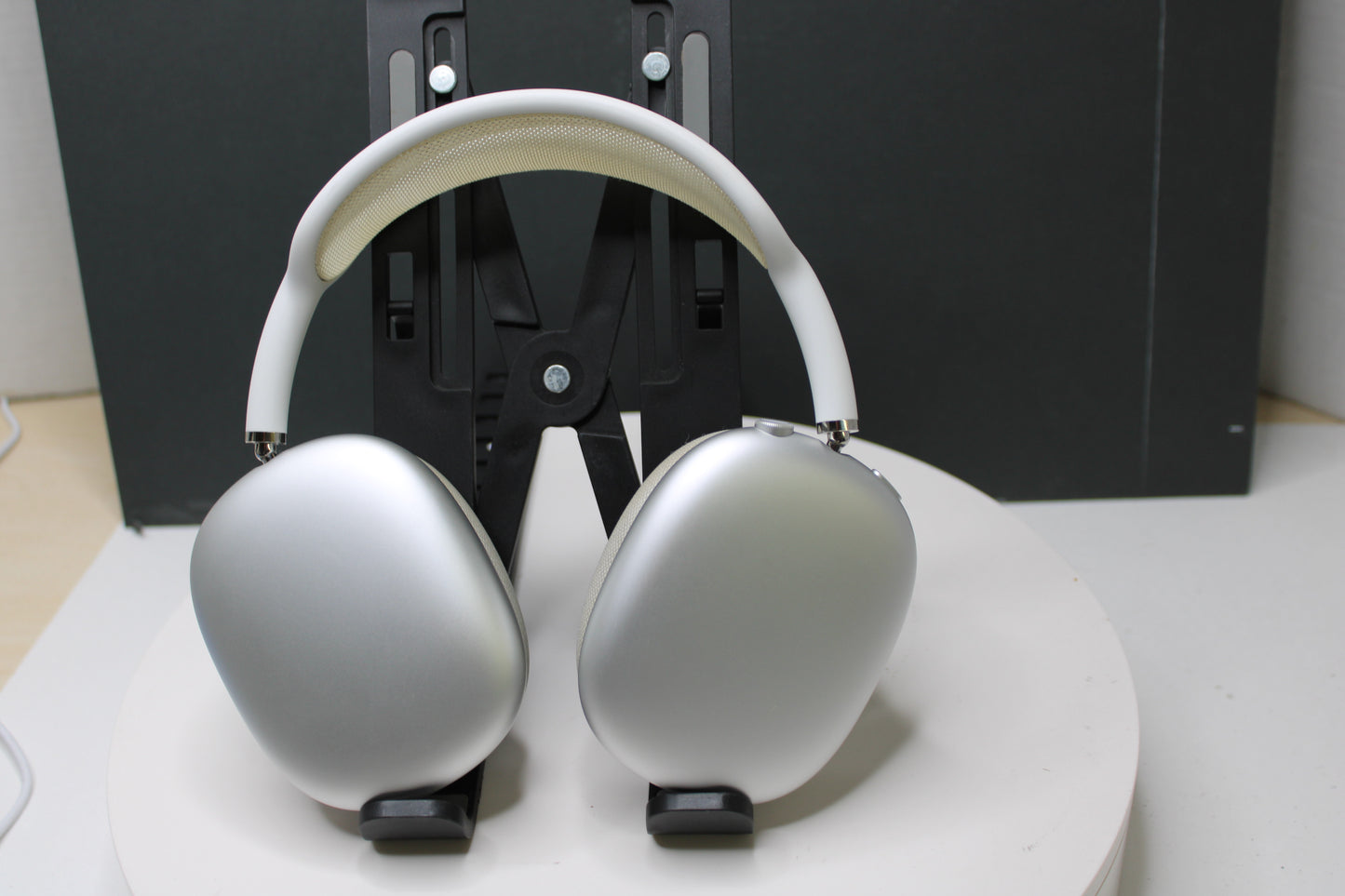 Apple AirPods Max Wireless Over-Ear Headphones – Silver (USB-C, Active Noise Cancelling)