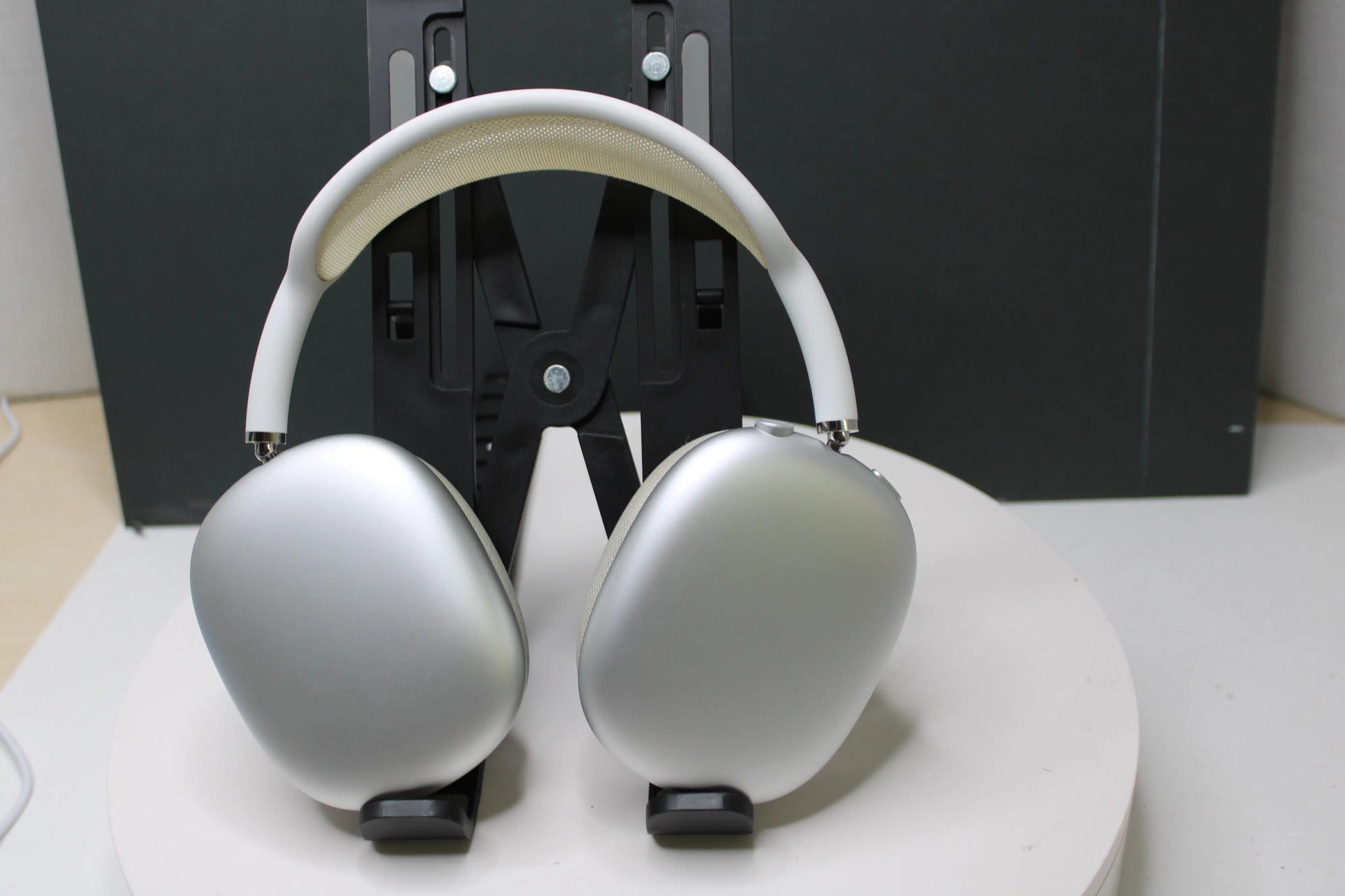 Apple AirPods Max Wireless Over-Ear Headphones – Silver (USB-C, Active Noise Cancelling) - WeBuyElectronic