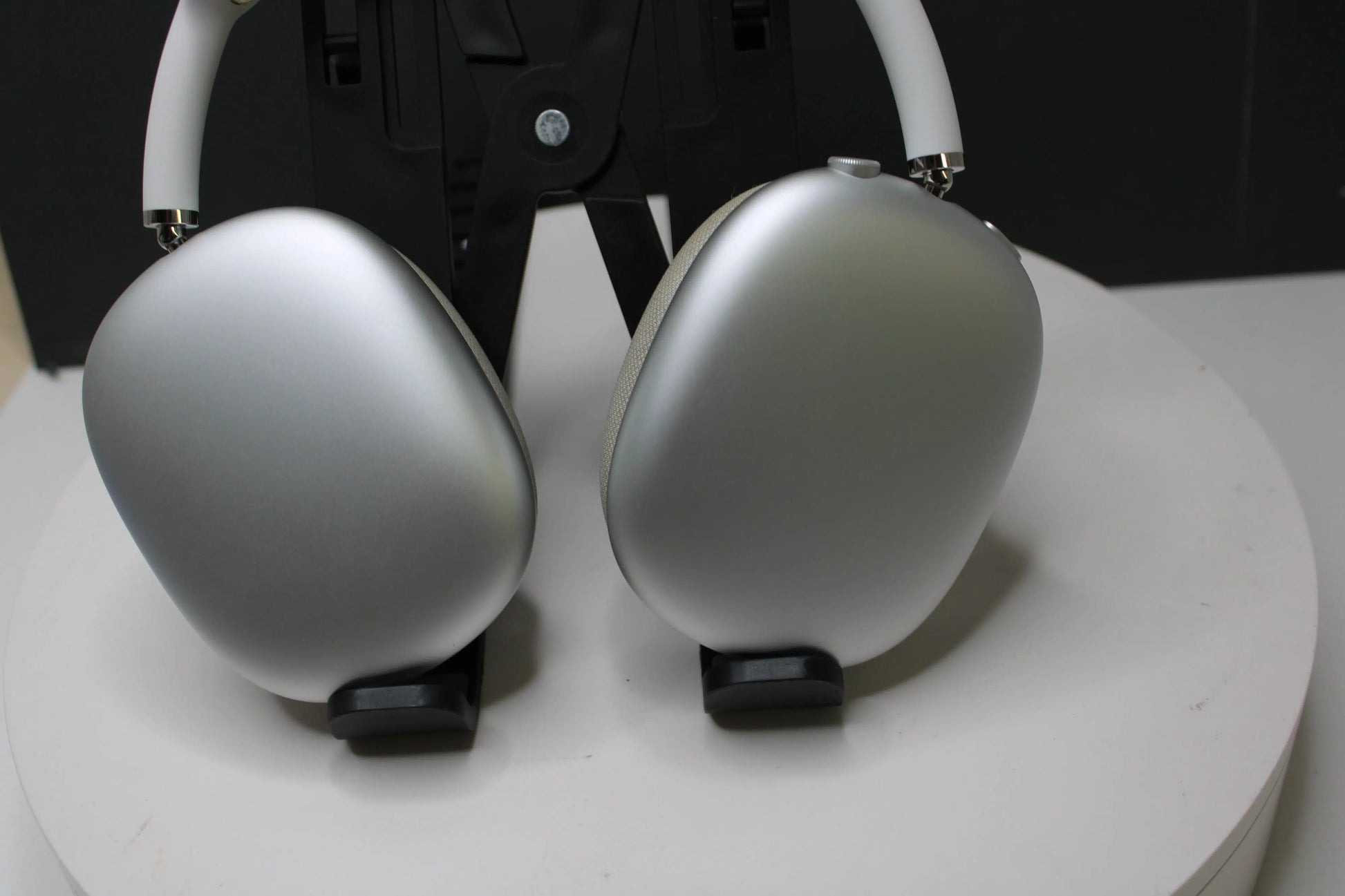 Apple AirPods Max Wireless Over-Ear Headphones – Silver (USB-C, Active Noise Cancelling) - WeBuyElectronic