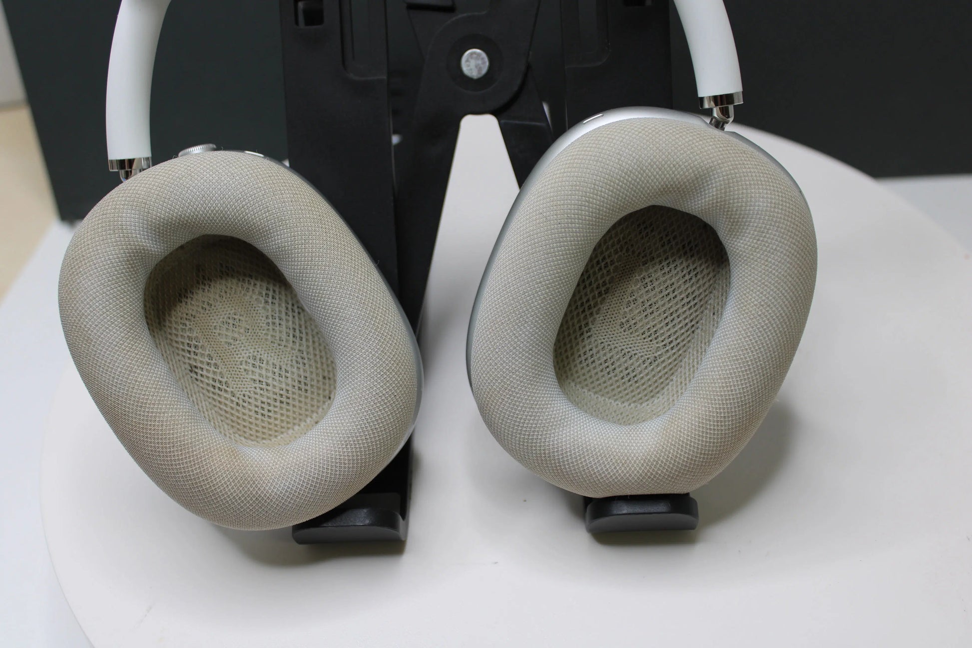 Apple AirPods Max Wireless Over-Ear Headphones – Silver (USB-C, Active Noise Cancelling) - WeBuyElectronic