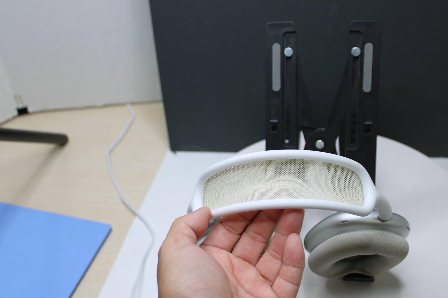 Apple AirPods Max Wireless Over-Ear Headphones – Silver (USB-C, Active Noise Cancelling)