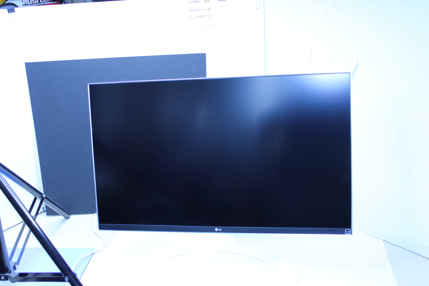 LG 27UD69P-W 27” 4K UHD IPS Monitor – 3840x2160 Gaming & Professional Display