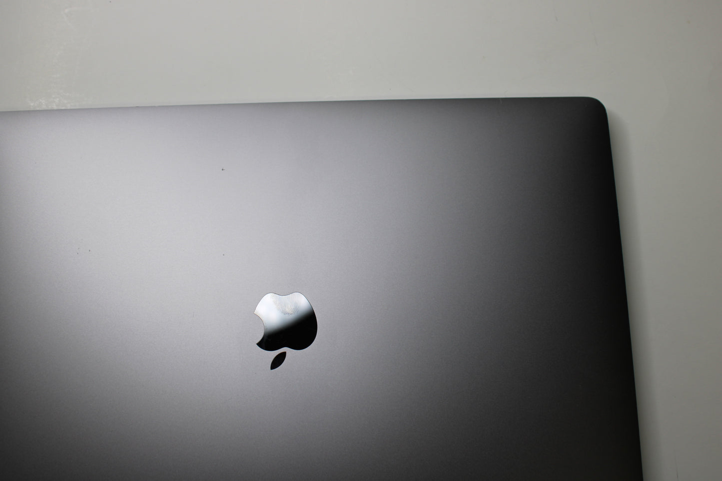 Apple MacBook Pro A1990 Laptop – High-Performance Retina macOS Notebook