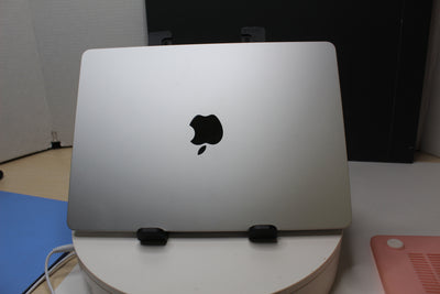 Apple MacBook Air A3113 MRXV3LL/A M3 8GB 256GB SSD Sonoma 14.5 Space Gray – Excellent Battery Health