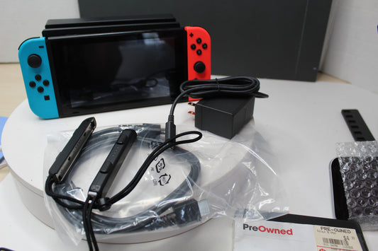 Nintendo Switch HAC-001(-01) Console Mario Kart 8 Deluxe Bundle – Neon Red & Blue Joy‑Con