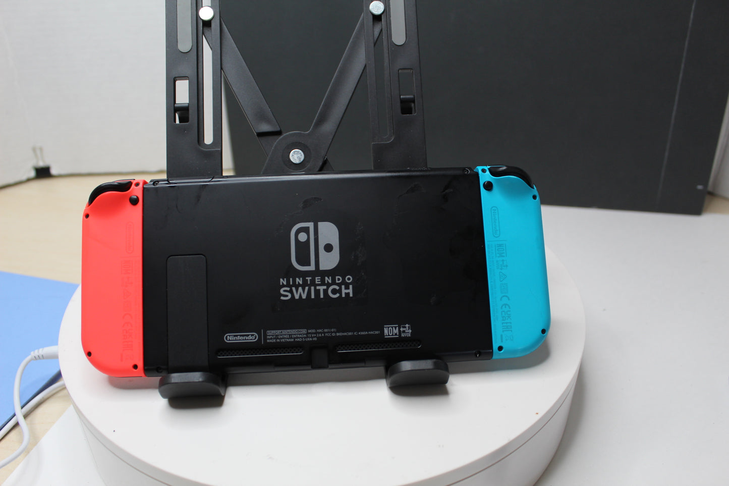 Nintendo Switch HAC-001(-01) Console Mario Kart 8 Deluxe Bundle – Neon Red & Blue Joy‑Con