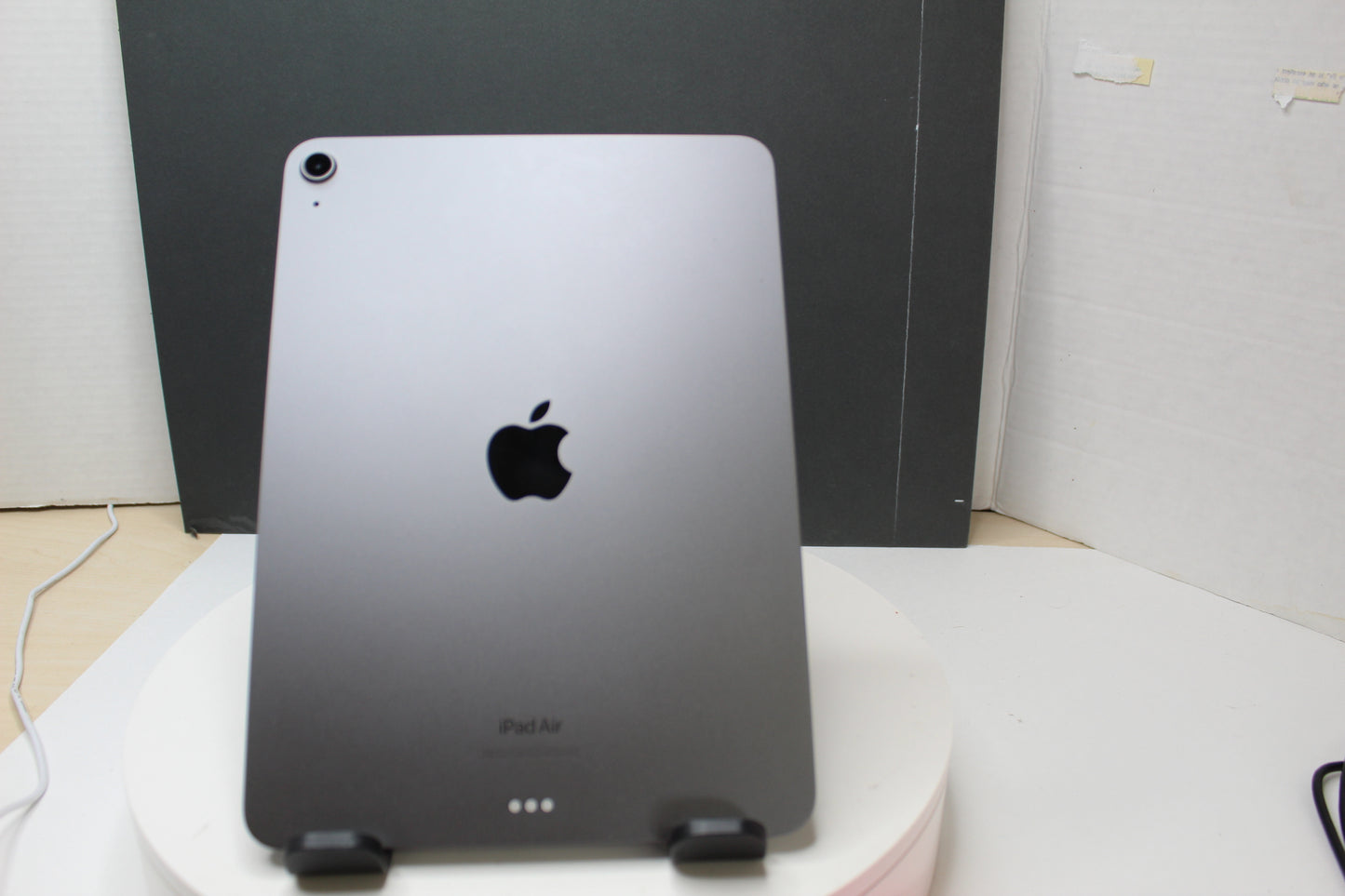 Apple iPad Air 5th Gen A2588 MM9L3LL/A | 10.9" Wi-Fi Tablet | 256GB – Space Gray