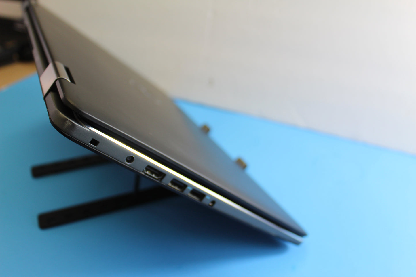 Dell Inspiron 7568 2-in-1 Laptop | i5-6200U | 8GB RAM | 512GB SSD | Touchscreen | Win 10 Home