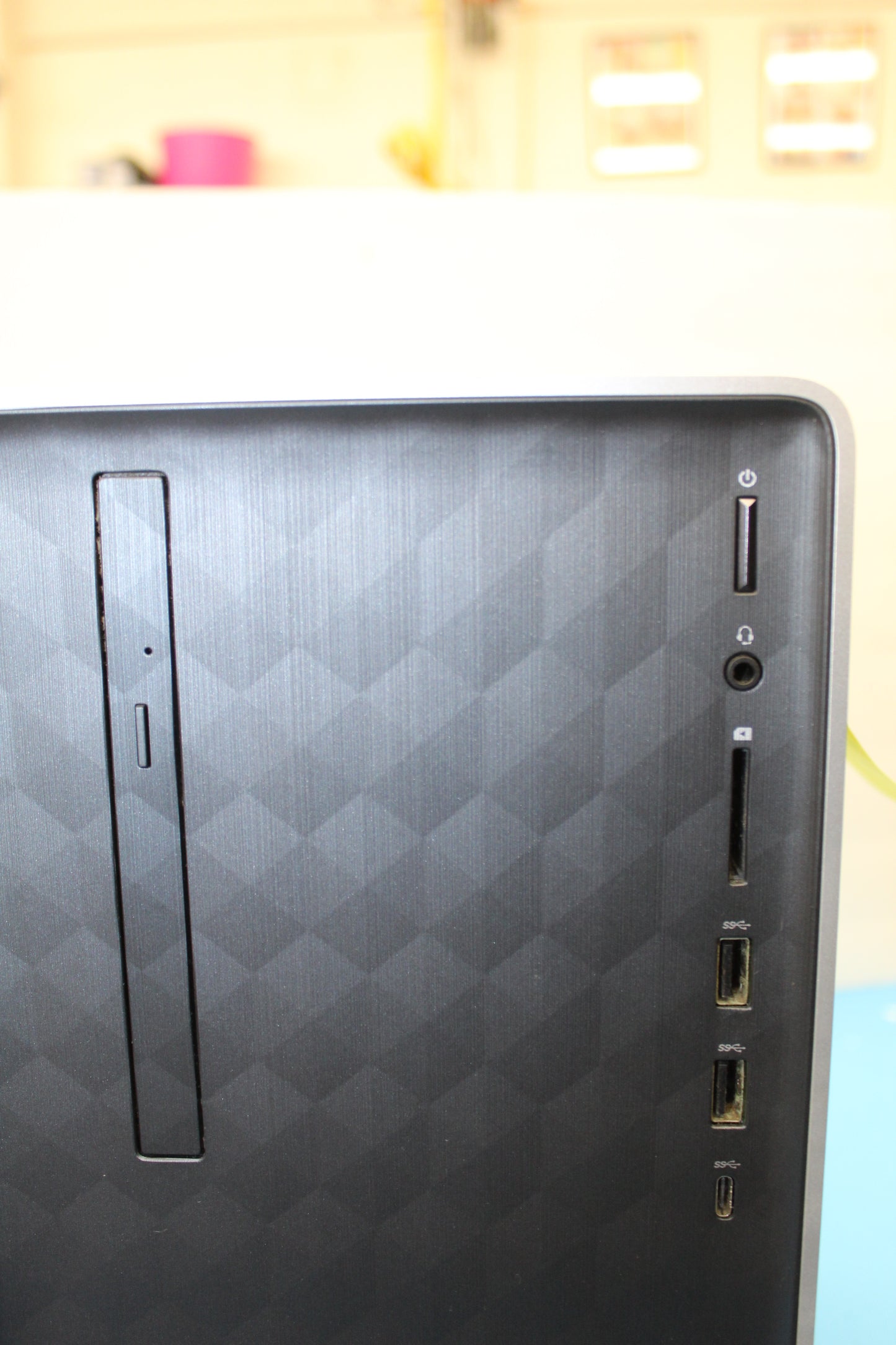 HP Pavillion 590 p0035t i5-8400 2.8 GHz 12 GB 1TB WIn 11 Home CD-ROM