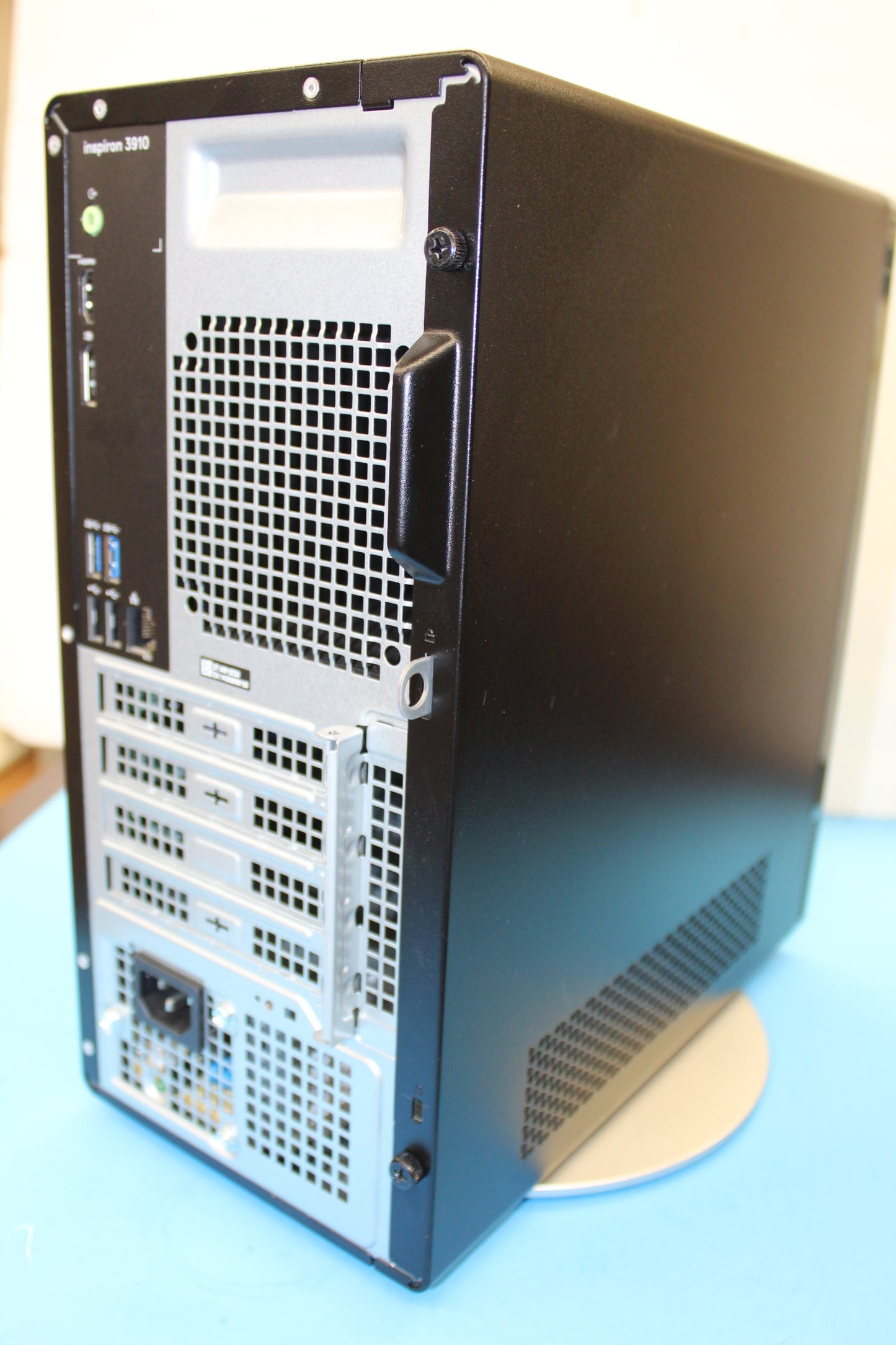 Dell Inspirion 3910  i5‑12400 (6‑core, up to 4.40 GHz), 12 GB DDR4 (8 + 4), 256 GB M.2 SSD + 1 TB 7200 RPM HDD, Intel UHD 730, Wi‑Fi 6/Bluetooth, Windows 11 Home.