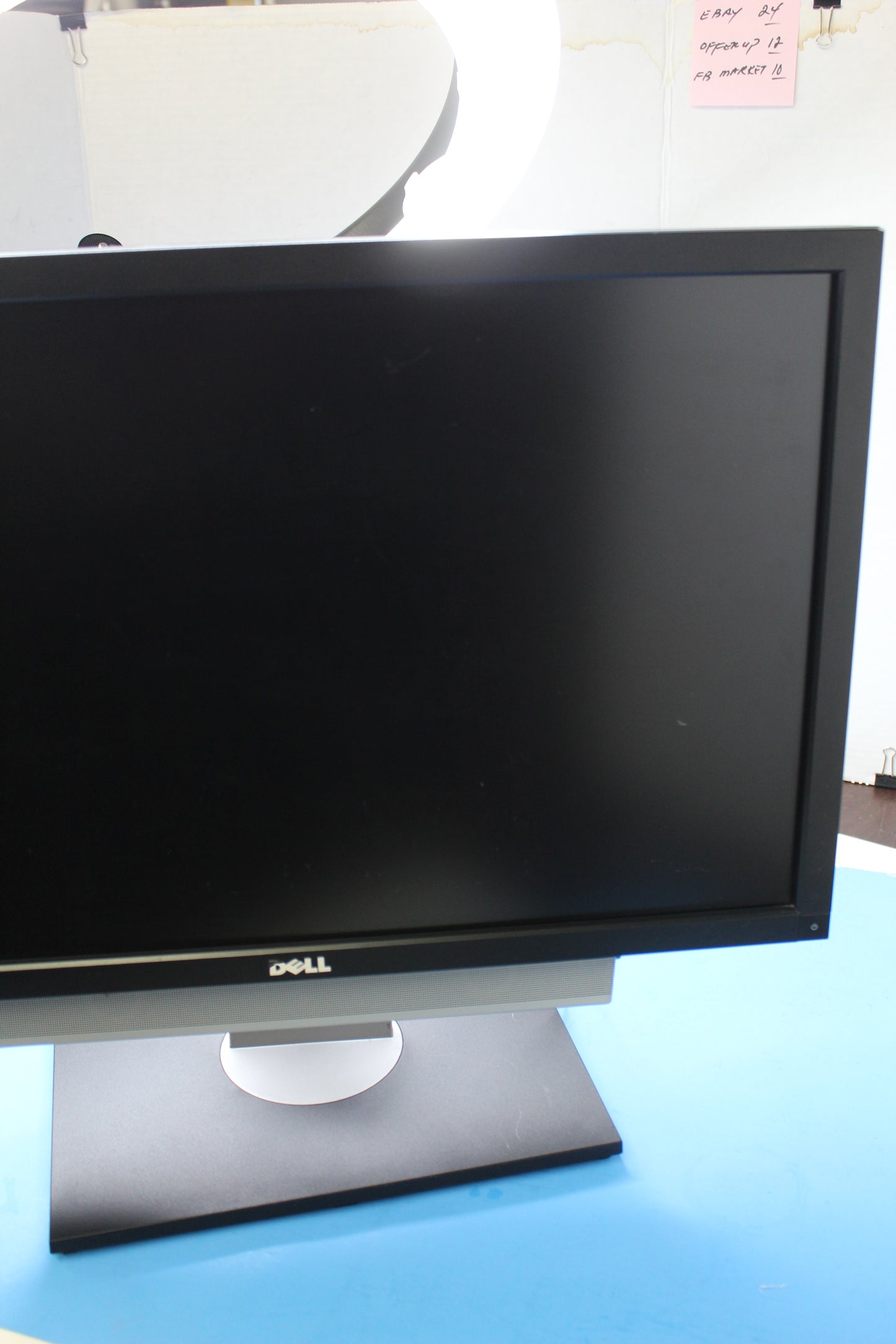 Dell UltraSharp U2410f 24” Widescreen IPS Monitor with Dell AS501 Soundbar and swivel stand  – 1920x1200, HDMI, VGA, DVI, USB Hub
