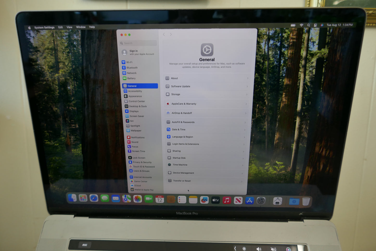 Apple MacBook Pro 15.4" (2019) Intel Core i9, 32GB RAM, 1TB SSD – Space Gray – 256 Cycle Battery