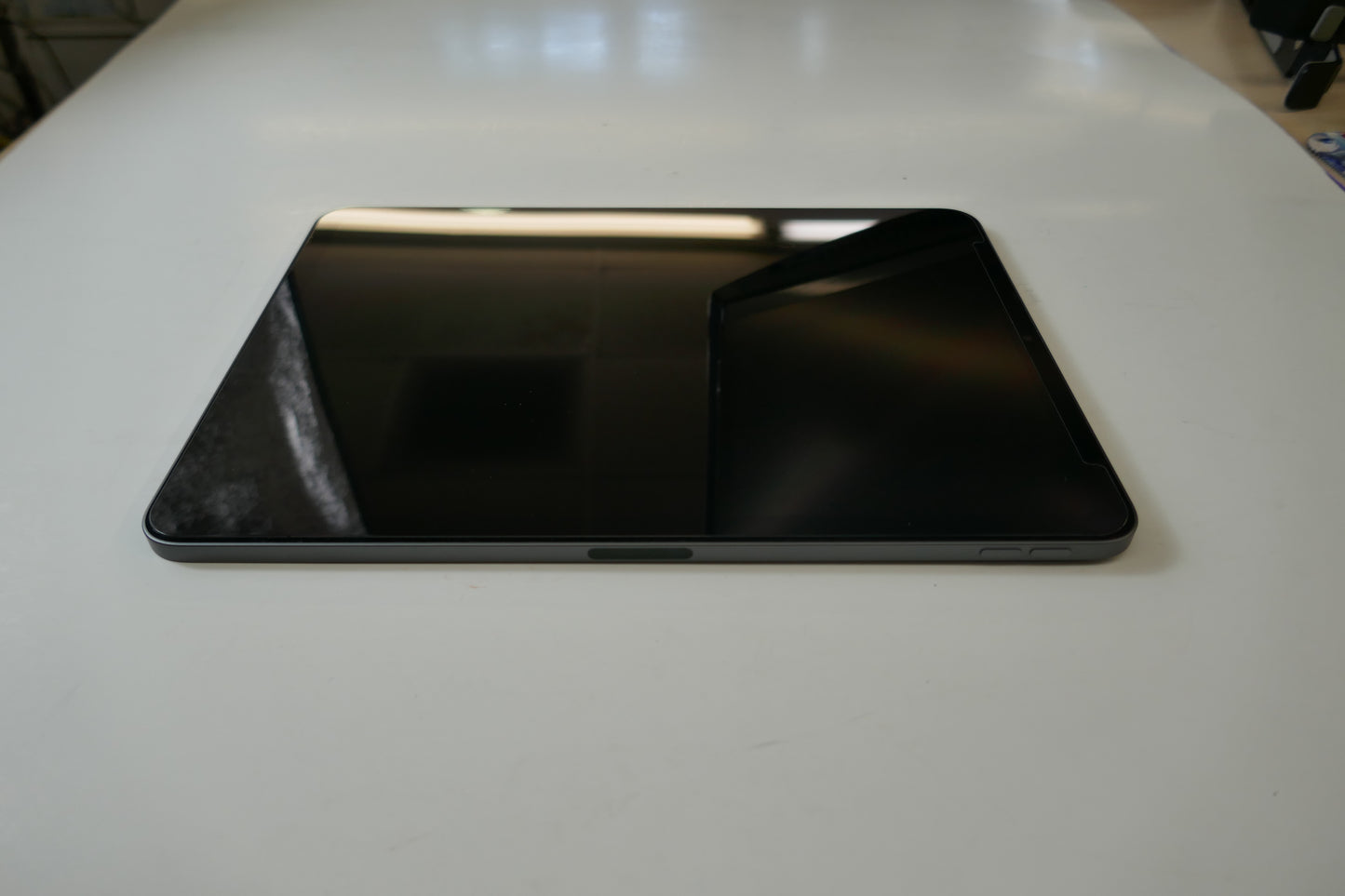 Apple iPad Air 5th Generation (A2588) – 10.9" Wi-Fi, 256GB, Space Gray