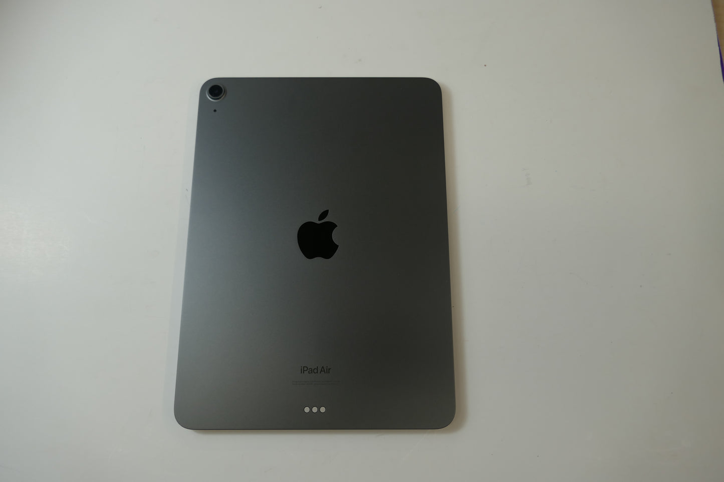 Apple iPad Air 5th Generation (A2588) – 10.9" Wi-Fi, 256GB, Space Gray