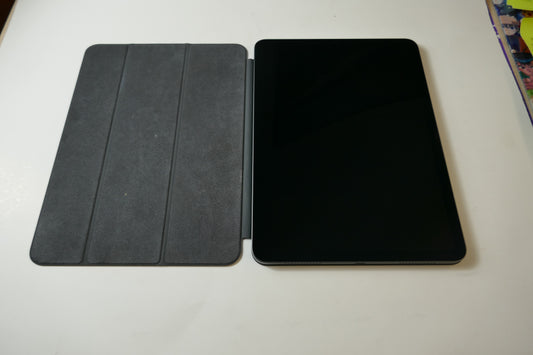 Apple iPad Air 5th Generation (A2588) – 10.9" Wi-Fi, 64GB, Space Gray