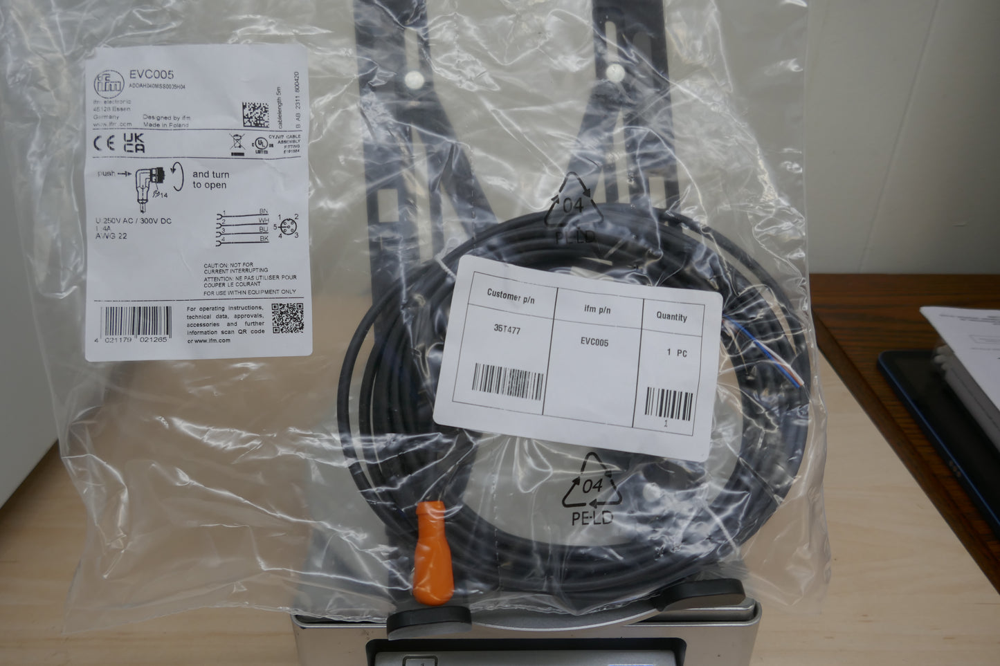 Ifm EVC005 Female 5-Pin Cordset Receptacle Industrial Connector
