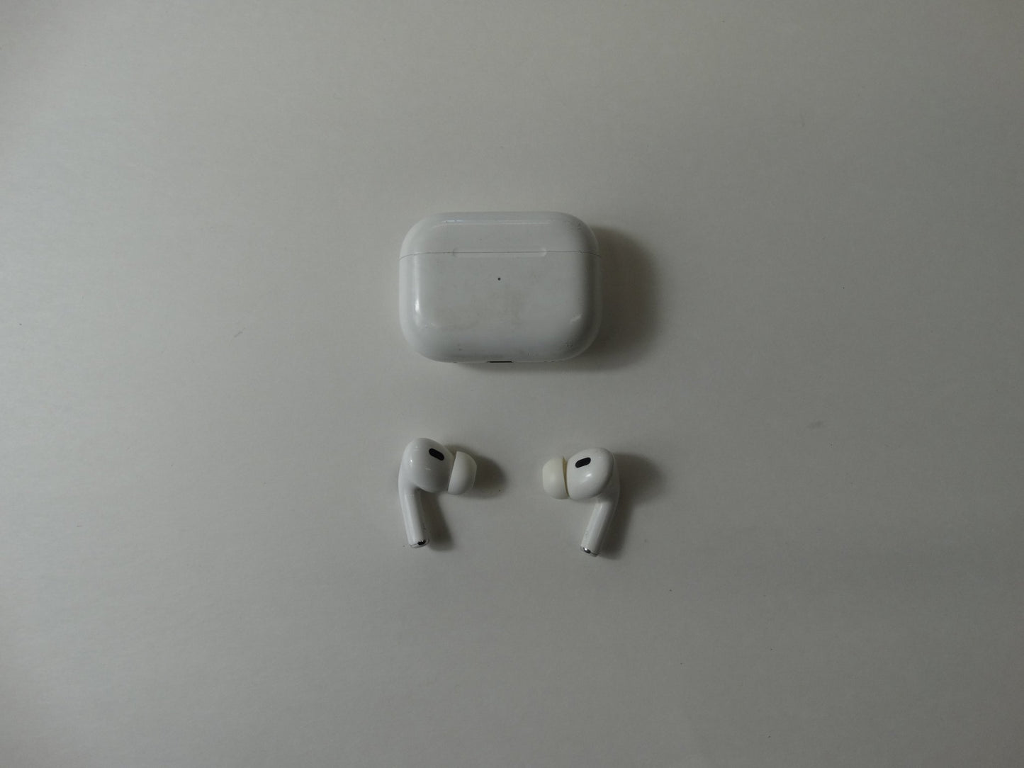 Apple AirPods Pro (1st Gen) with Wireless Charging Case – Model A2190 – White - WeBuyElectronic