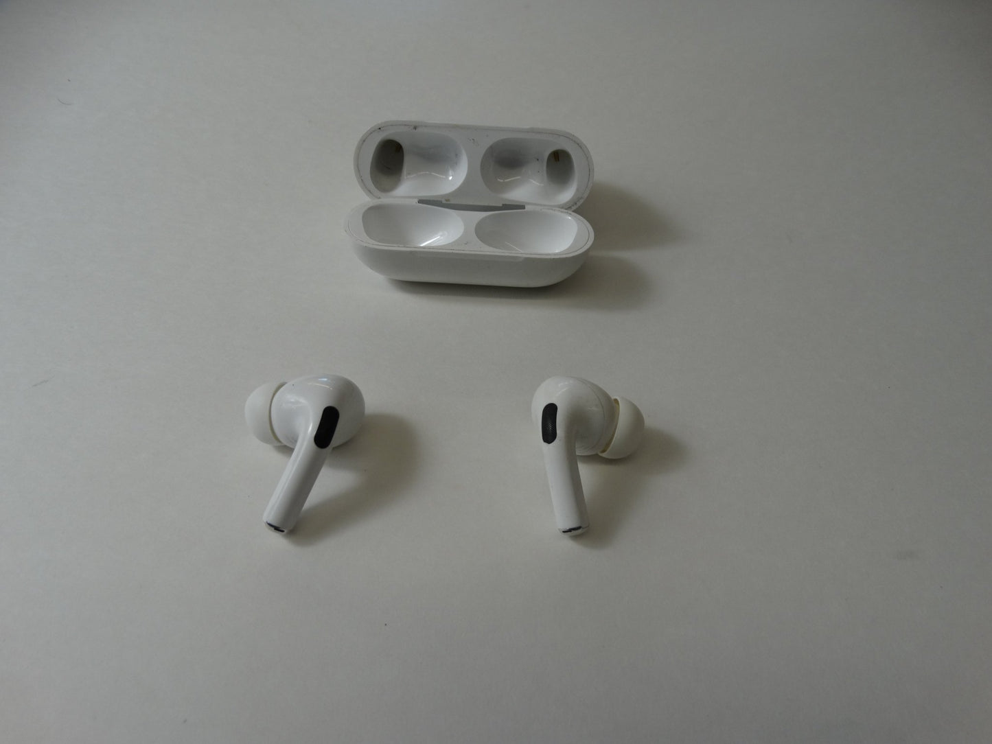 Apple AirPods Pro (1st Gen) with Wireless Charging Case – Model A2190 – White - WeBuyElectronic