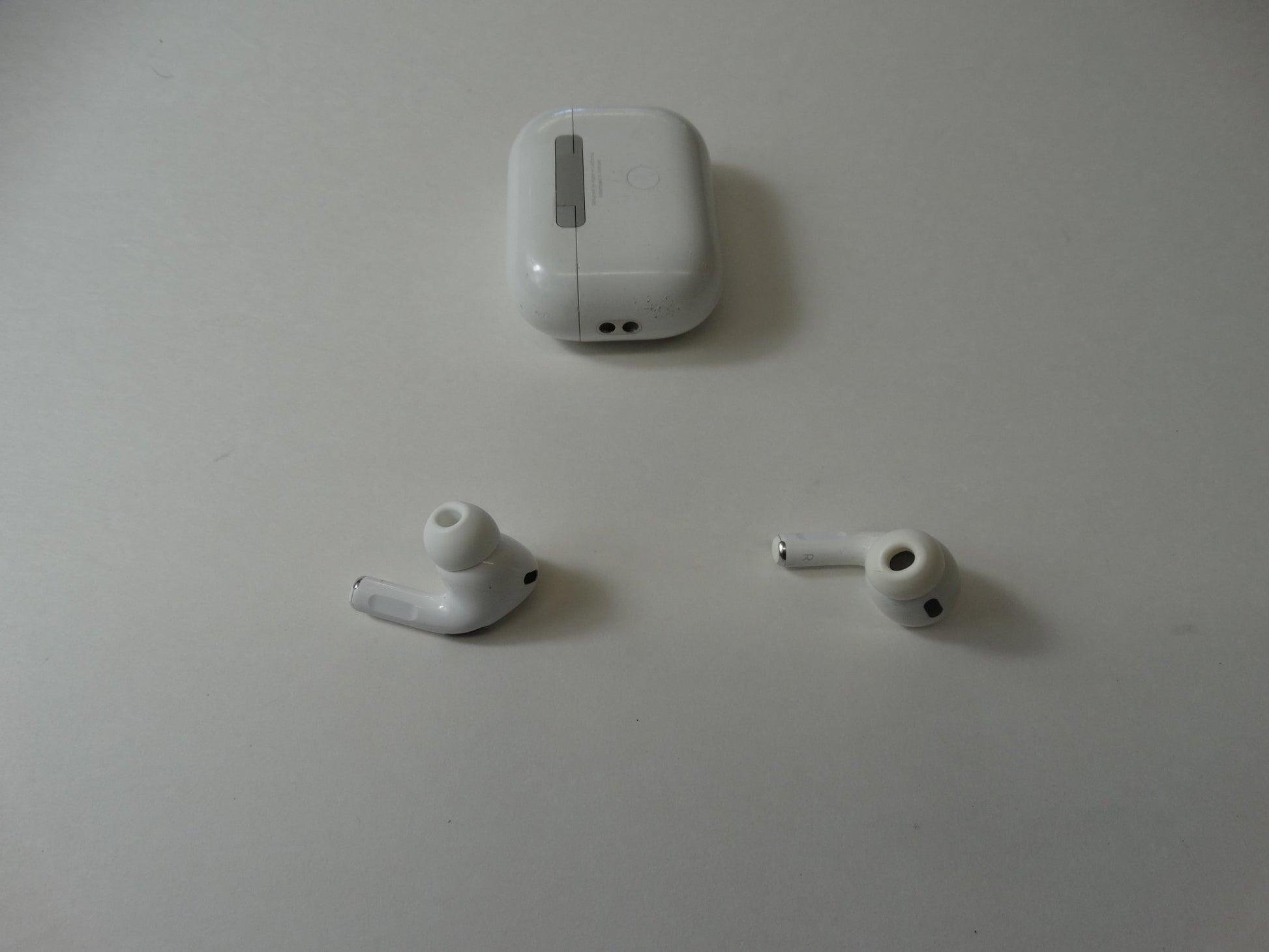 Apple AirPods Pro (1st Gen) with Wireless Charging Case – Model A2190 – White - WeBuyElectronic