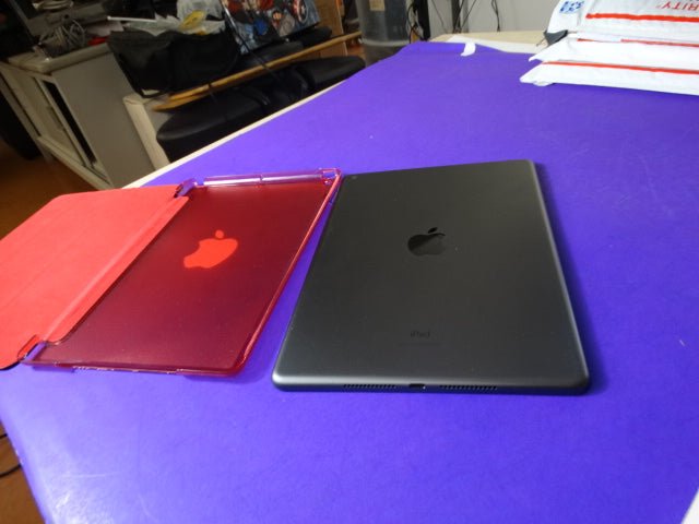 Apple iPad 8th Generation (A2270) 32GB Wi - Fi – 10.2" Retina Display - WeBuyElectronic