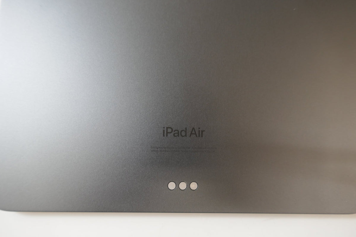 Apple iPad Air 5th Generation (A2588) – 10.9" Wi-Fi, 256GB, Space Gray - WeBuyElectronic