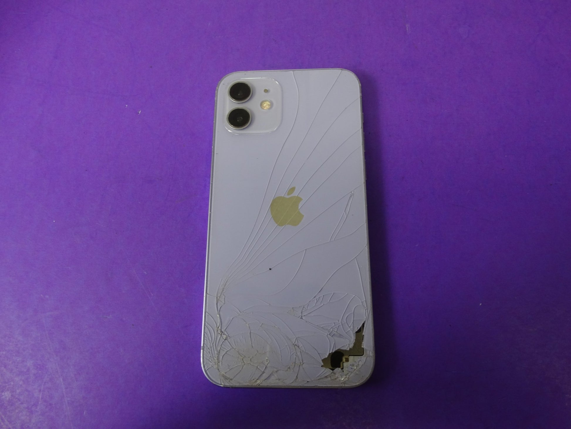 Apple iPhone 12 – 128GB (Unlocked) | iOS 18.7.1 | 76% Battery | Back Crack - WeBuyElectronic