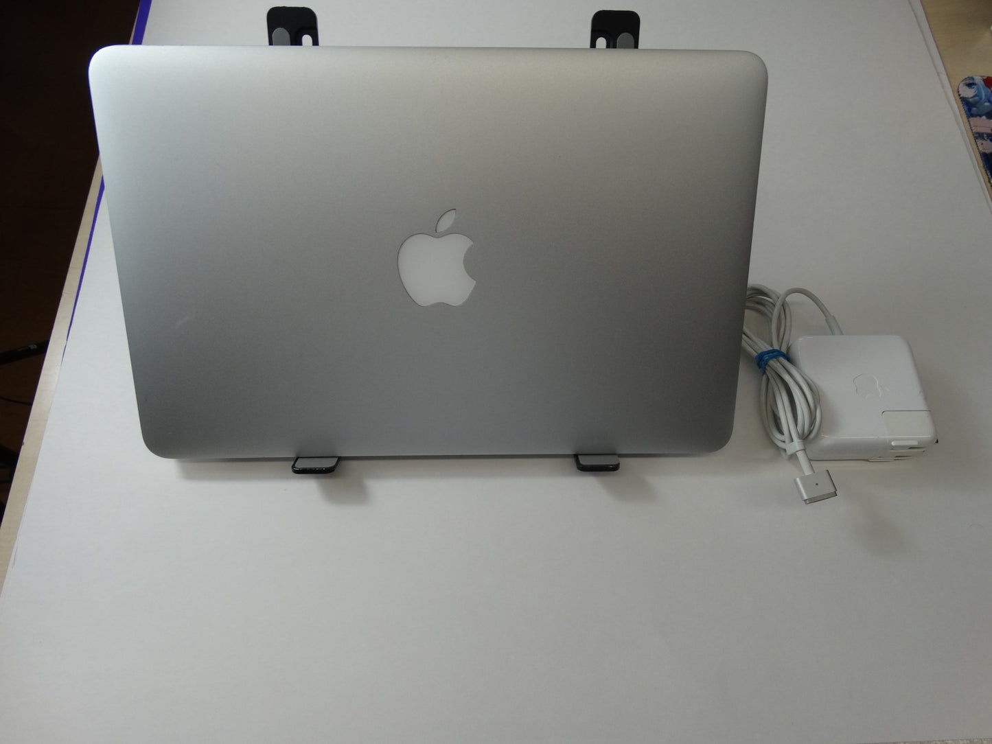 Apple MacBook Air A1465 – 11-Inch, Intel i5, 4GB RAM, 120GB SSD - WeBuyElectronic