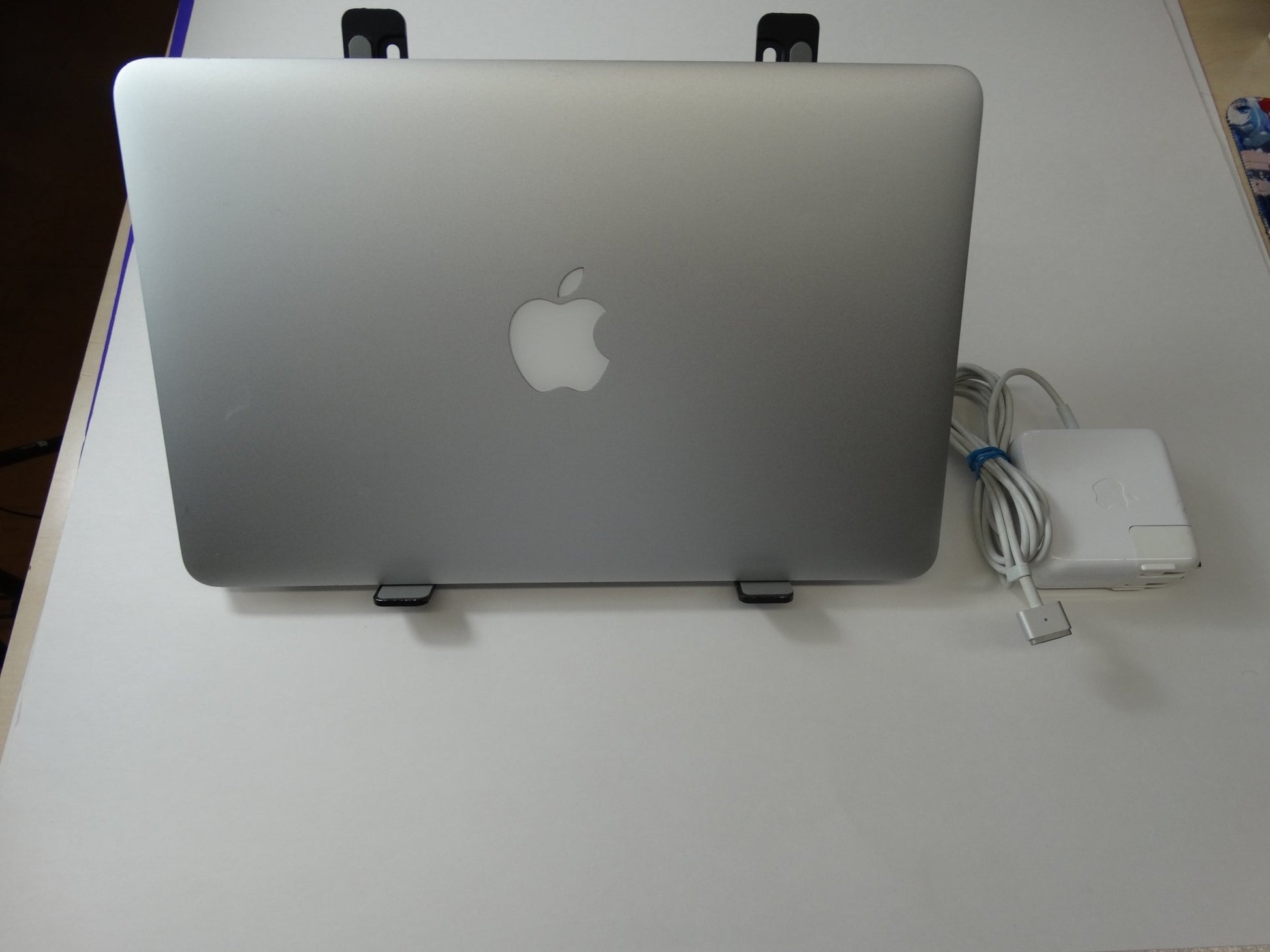 Apple MacBook Air A1465 – 11-Inch, Intel i5, 4GB RAM, 120GB SSD - WeBuyElectronic