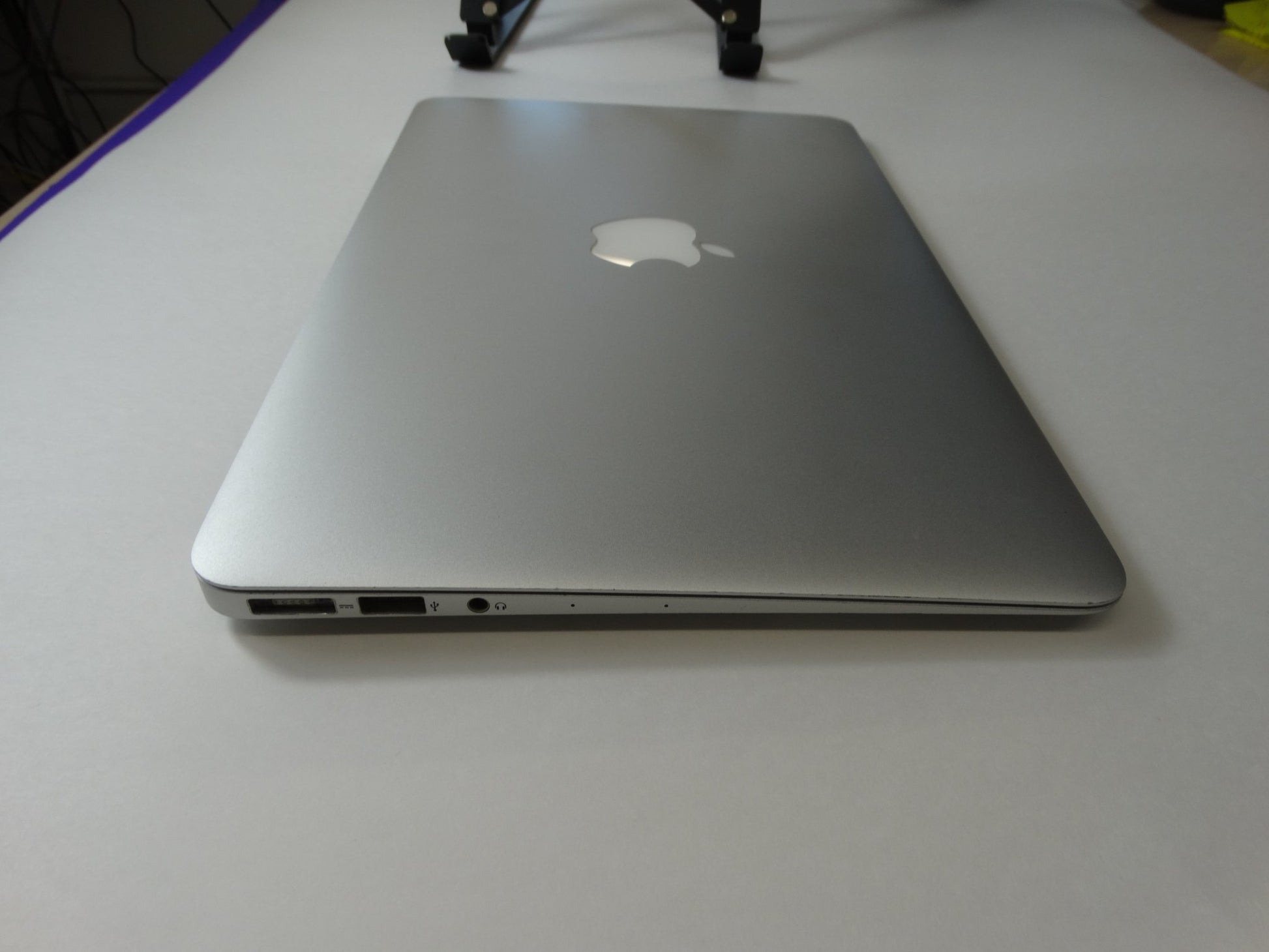 Apple MacBook Air A1465 – 11-Inch, Intel i5, 4GB RAM, 120GB SSD - WeBuyElectronic