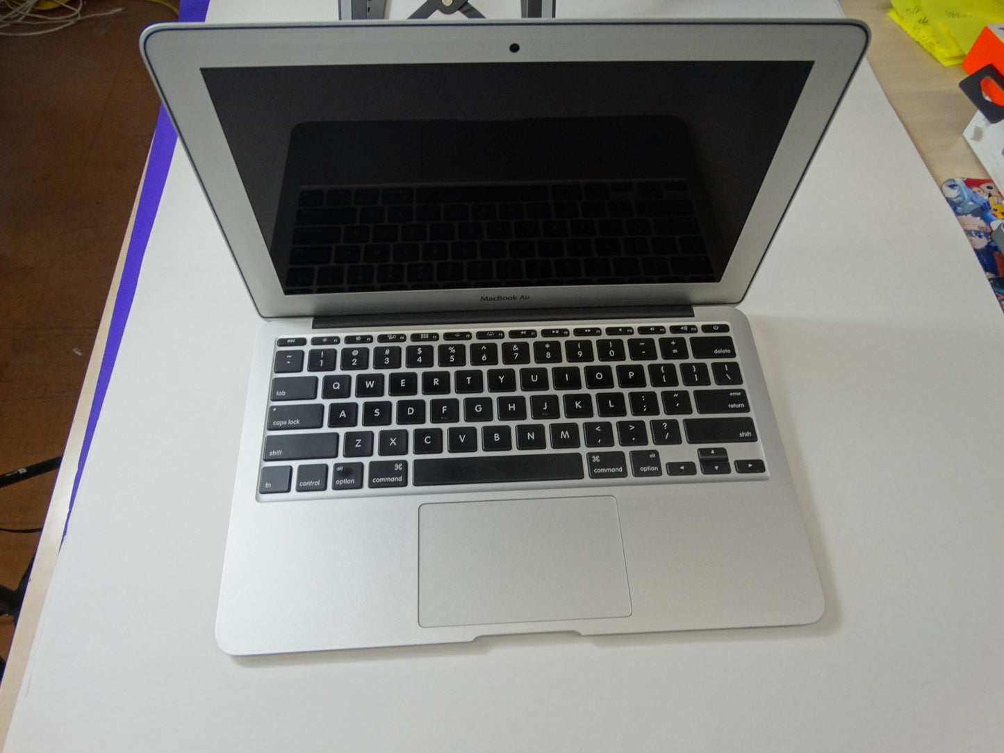 Apple MacBook Air A1465 – 11-Inch, Intel i5, 4GB RAM, 120GB SSD - WeBuyElectronic