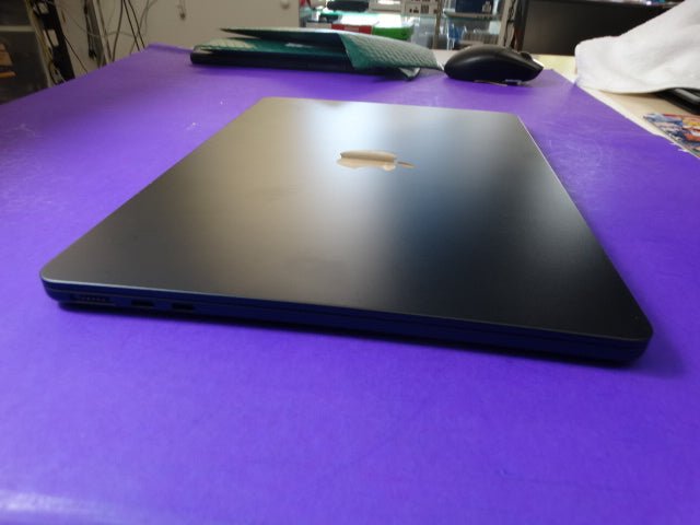 Apple MacBook Air A3113 13.6” M2 8GB 256GB – 43 Cycles – 100% Battery Health - WeBuyElectronic