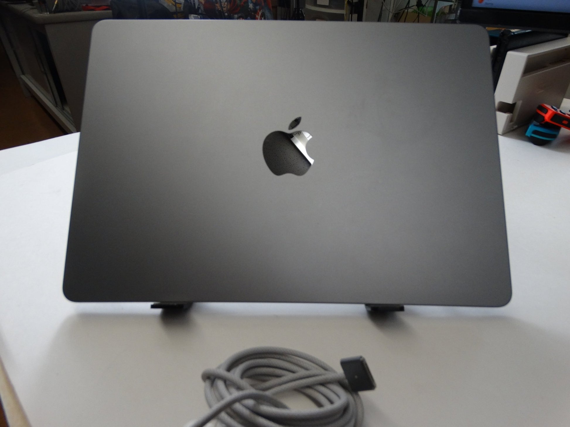 Apple MacBook Air M2 – 13.6" Retina, 8GB RAM, 256GB SSD, 100% Battery (A2681) - WeBuyElectronic