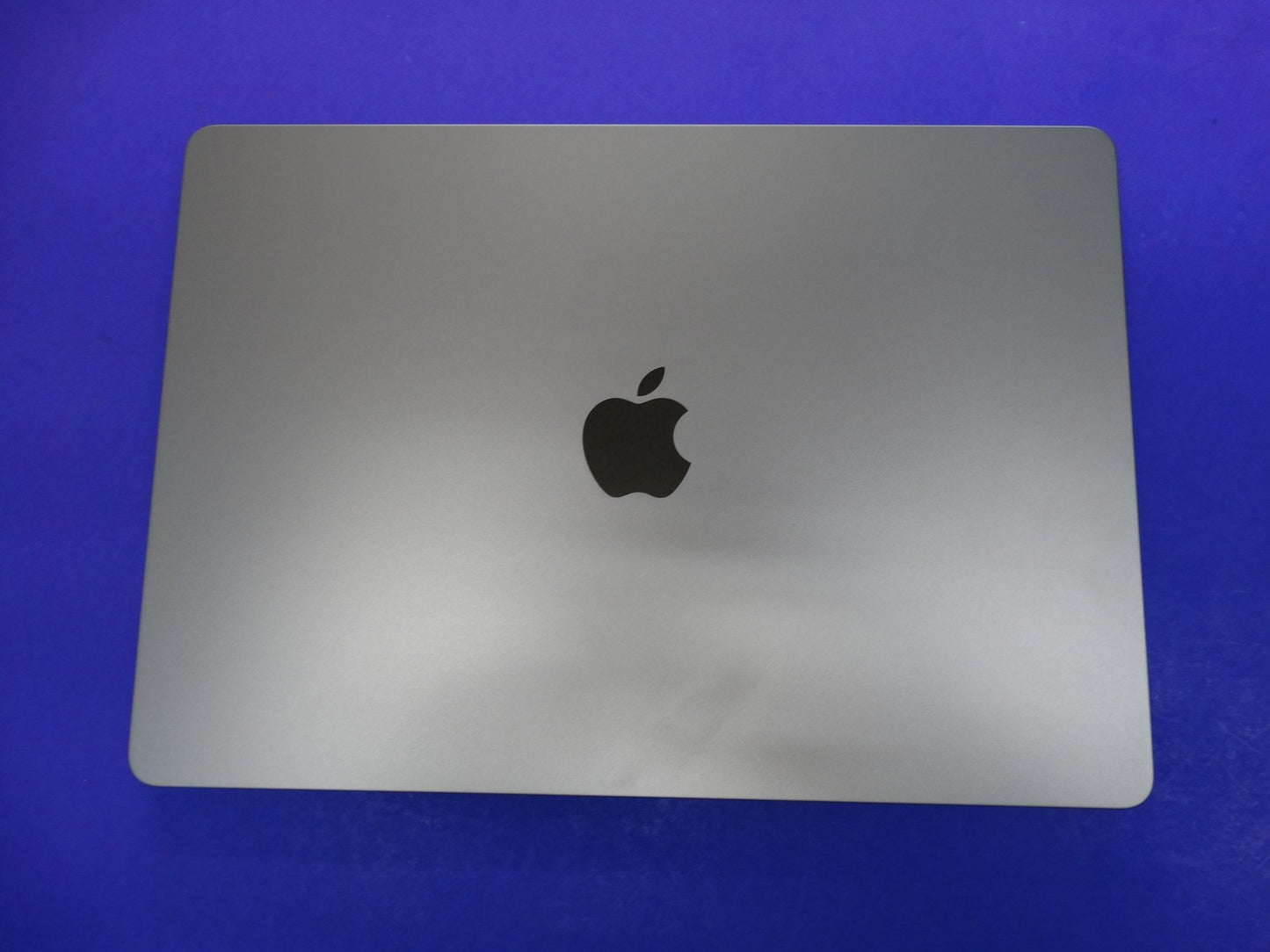 Apple MacBook Air M3 (A3114) – 13” 8-Core Laptop, 8GB RAM, 512GB SSD, 100% Battery (44 Cycles) – macOS Tahoe 26.0.1 - WeBuyElectronic