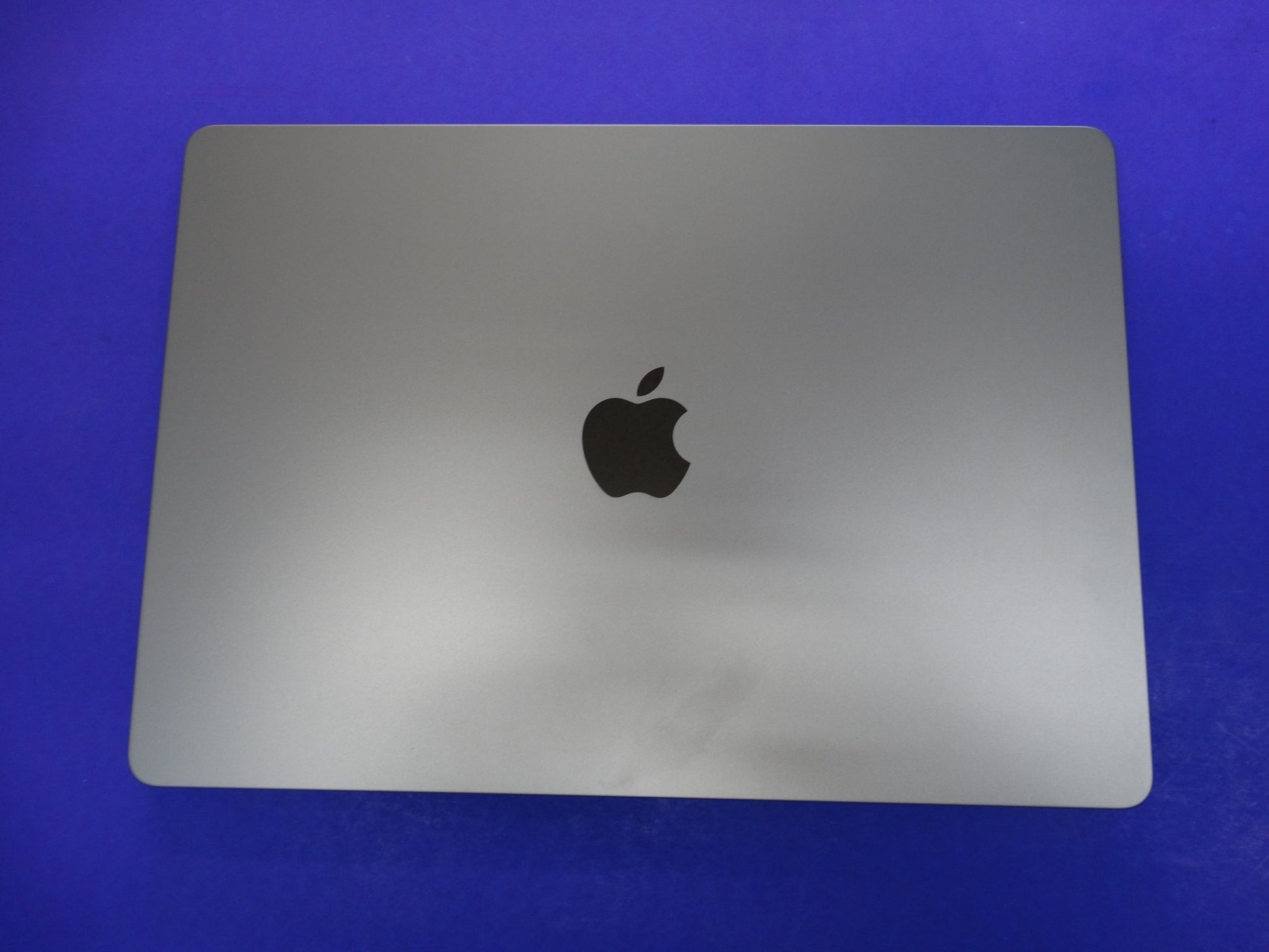 Apple MacBook Air M3 (A3114) – 13” 8-Core Laptop, 8GB RAM, 512GB SSD, 100% Battery (44 Cycles) – macOS Tahoe 26.0.1 - WeBuyElectronic