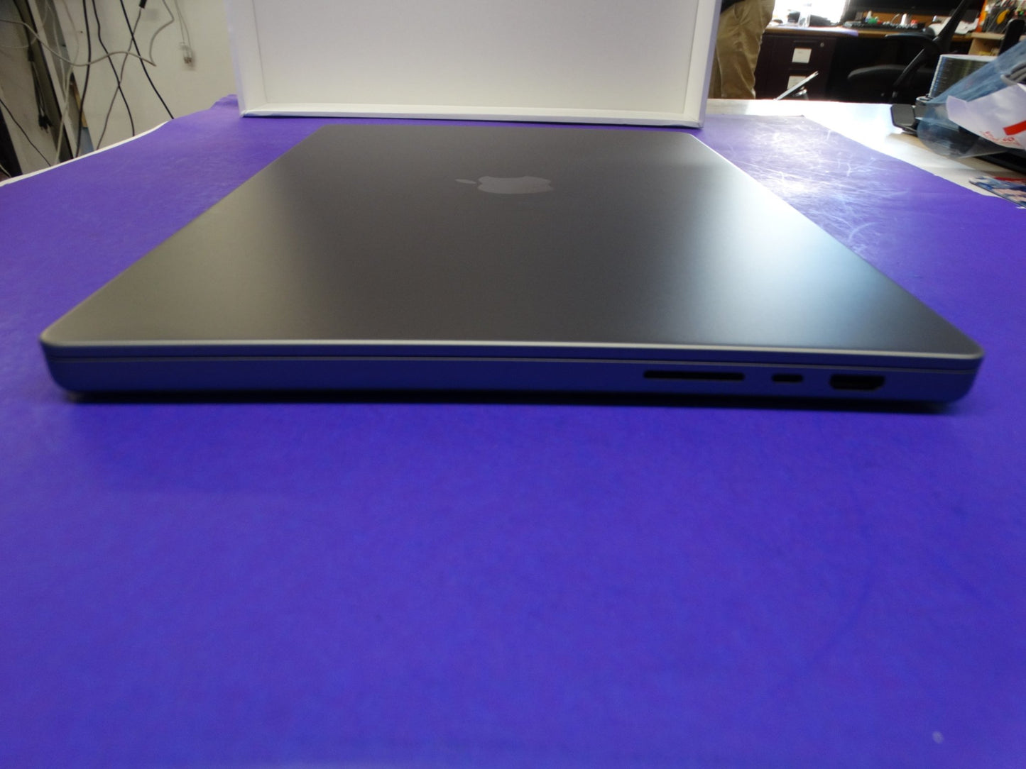 Apple MacBook Pro 13-inch (M1, 2020) – Space Gray, 16GB RAM, 512GB SSD, 1 Cycle, macOS 14.6.1 (26.0.1) - WeBuyElectronic