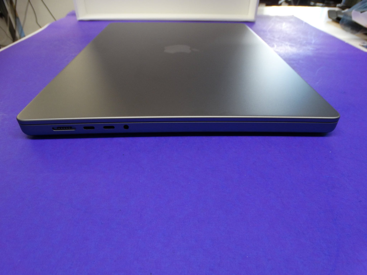 Apple MacBook Pro 13-inch (M1, 2020) – Space Gray, 16GB RAM, 512GB SSD, 1 Cycle, macOS 14.6.1 (26.0.1) - WeBuyElectronic