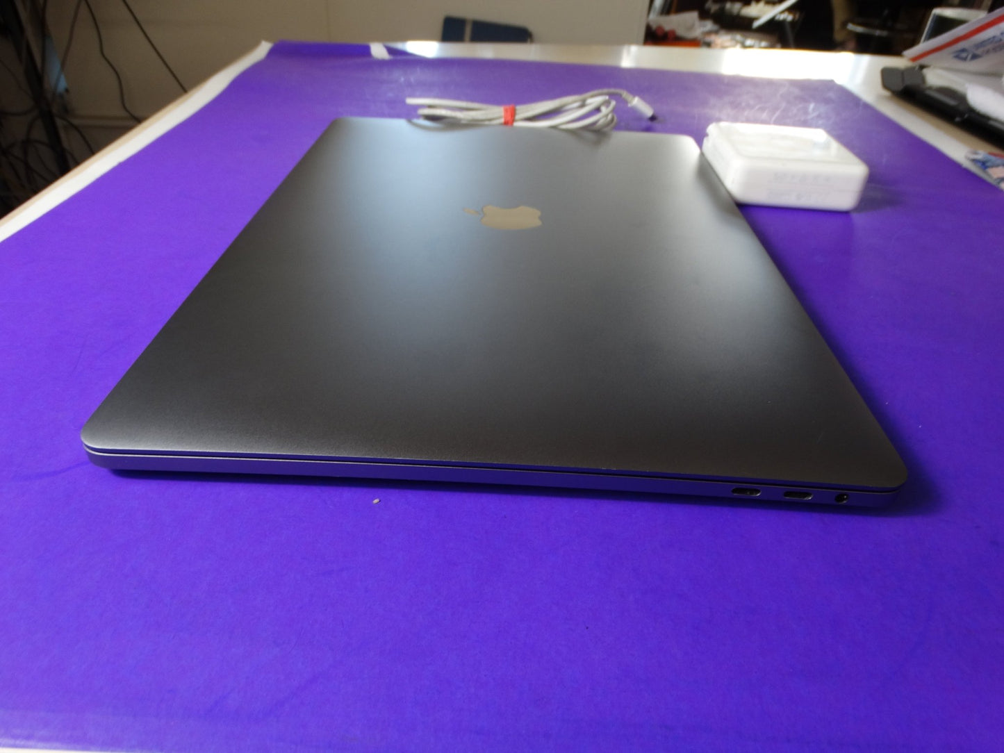 Apple MacBook Pro 15.4" (A1707) – 2.9GHz i7 Quad | 16GB RAM | 512GB SSD | macOS 13.6.8 | 99 Battery Cycles - WeBuyElectronic