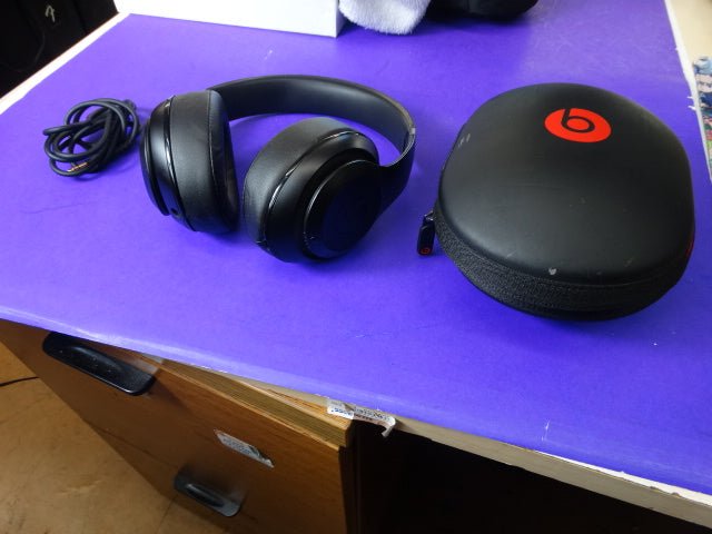 Beats Studio 2 Wireless Headphones – Model B0501 – Premium Sound - WeBuyElectronic