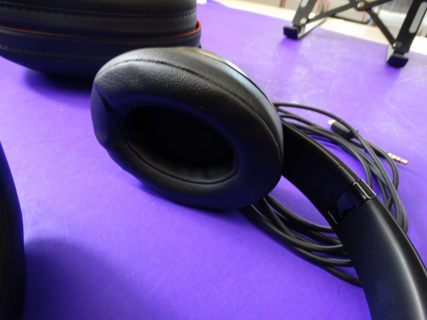 Beats Studio3 Wireless Over-Ear Headphones (Matte Black) – Complete with Carrying Case, Audio Cable, and Charging Cable - WeBuyElectronic